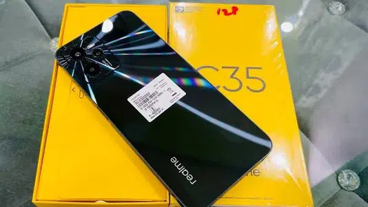 Realme C35