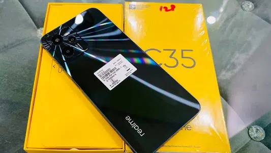 Realme C35. . . . . 10/10