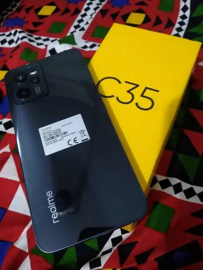 realme c35