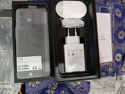 vivo V23 12/256 just box open