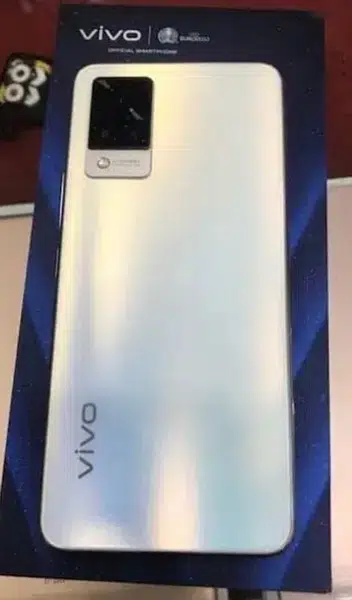 Vivo V21