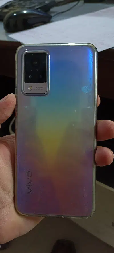 Vivo V21