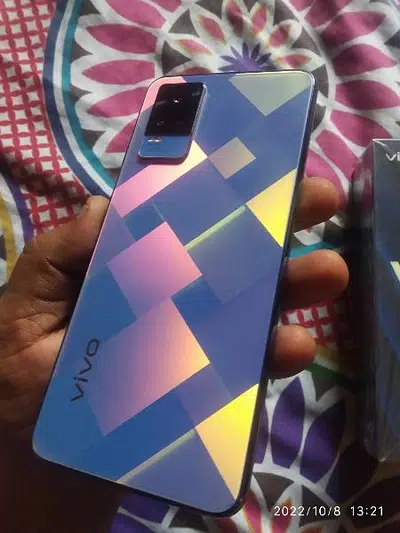 Vivo V21E