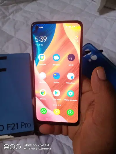 Oppo f 21pro 8gb ram 128gb room